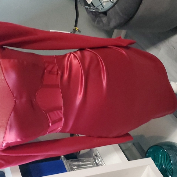 NWOT BEAUTIFUL RED DRESS 💃 - Picture 3 of 10